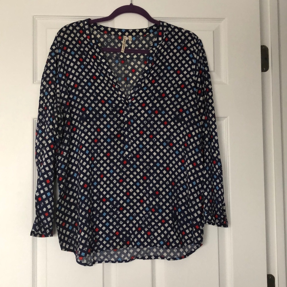 Thin navy and white patterned blouse